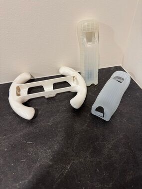 White Wii Controller Grip and Silicone Covers - Compatible Accessory